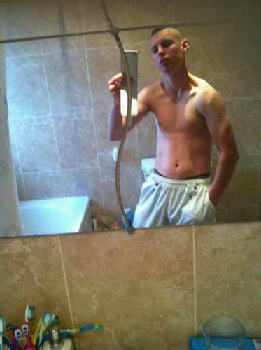 Areet :) I'm john ferris 21 live in newcastle . Geordie boy thru and thru . Always up for a laugh and a carry on am a trained plasterer aswell :) 29F47C5C add