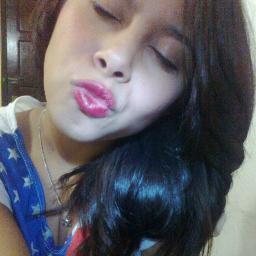 17 anos, Aquariana carente,chata,feia,ciumenta,q ama cantar e tocar violão. #Cuidado fico triste facil kk'