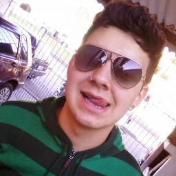 17 anos , Virginiano , São Paulino ♥ , Sincero & Bipolar , Romântico. Quer conhecer melhor ? Follow Me'