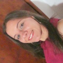 Sou pessoa de dentro pra fora. Minha beleza está na minha essência e no meu caráter. Acredito em sonhos, não em utopia ....