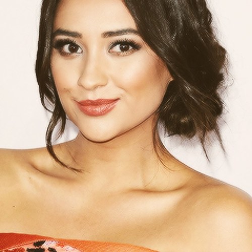 Growing up in Rosewood was hard enough with my parents constantly judging me. Losing my best friend... That ruined me. {PLL/RP/Single}