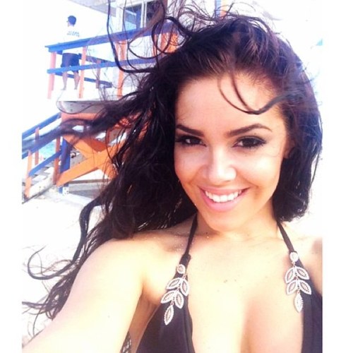 Texas born, Gator GIRL, dancer, make up artist, POSITIVE PERSON!