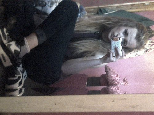 TiaaJaydeen97's profile picture. Black girls wanna be white, and white girls wanna be darker. People are never satisfied with what they have. #loveyourselfthewayyouare!