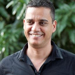 Professor do Programa de Pós-Graduação em Comunicação Social da PUC Minas
