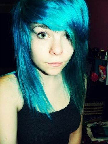 17, lesbian «3 hmu if you wanna chat c: