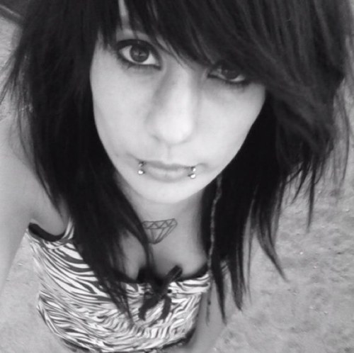 Hey I'm Katie~Single~17~Bisexual~ I love BVB!!