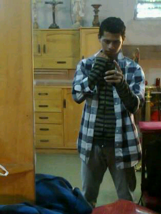 soy una persona alegre, y a q soy muy amiguero y me encanta bailar y mi deporte favorito es el futbol....y bailarin de hip hop!