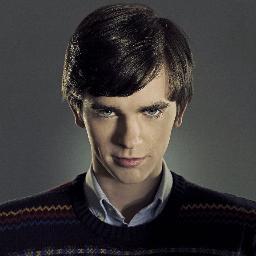 A morte é uma coisa estranha não é? Alguem passa a vida inteira com vc,esta respirando,esta presente e de repente vai embora.- Bradley Martin.