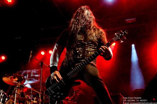MUSICO, BAJISTA, ACTUALMENTE  EN JASON BANDA DE HEAVY METAL ARGENTINA...ADEMAS SECIONISTA DE NUESTRA MUSICA NACIONAL FOLCKLORE