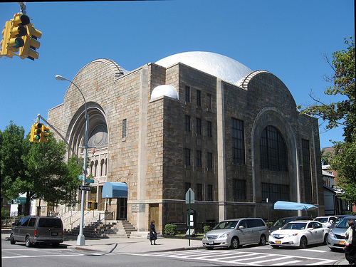 The Carnegie Hall of Shuls and home to the greatest Cantors of all time. https://t.co/gY8HdZLXIK