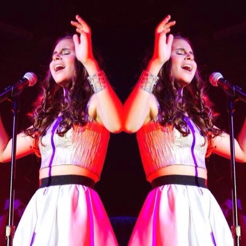 Venezuelan fan page of Carly I'm #CarlysAngels since september2012 and I will be Forever.She is my idol. #VenezuelalovesCarly Carly follows and fav my tweet too