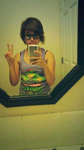 15;WalkingDeadAddict;DubstepAddict;KandiBraceletMaker;@HunterMoore;@TheDiamondBaby;@DjStewie707;@TheFoolishWays are my idols #TheFamily