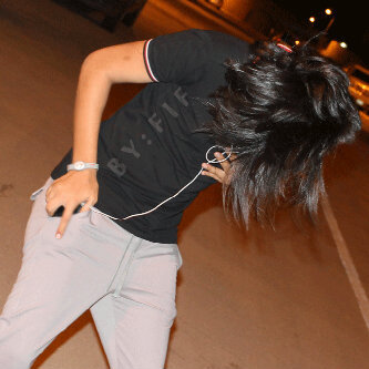 - انا لا إجيد سوى ‹☺› آلكسل والهبال وآلضحكك ‹☺› والفله وقليل من النفسية ‹☺› ولم آجبر آحدا آن يحبني ‹☺› ومعَ ذلك كل من يعرفني يحبني ‹☺›