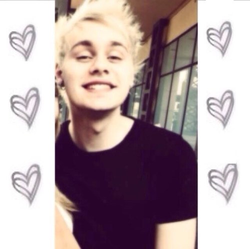 i like guacamole, bands, and i cry a lot (◠‿◠✿)