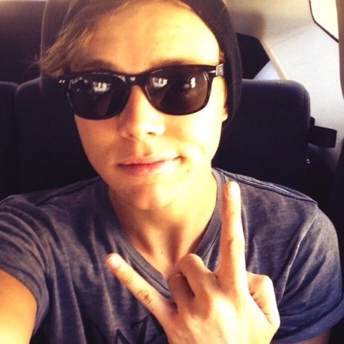 CONGRATS ON THE FREE FOLLOW, NOW PLEASE FOLLOW @flywithmonteith PLEASE ILYSM