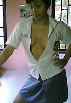 16 tahun yg mau belajar banyak hal termasuk sex. no real sex just chat on dm/wechat.