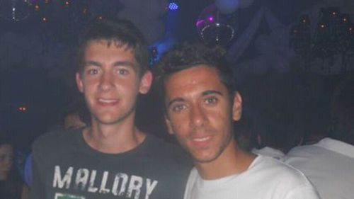 ex-estudiante del luis buñuel y ORGULLOSO seguidor del Real Zaragoza. No nos van a parar ;)