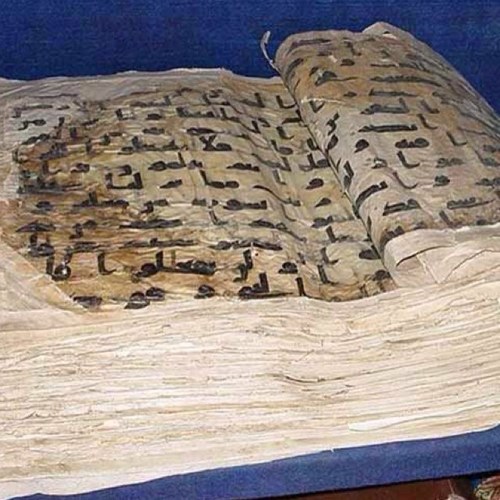 THERE IS NO DEITY WORTHY OF WORSHIP EXCEPT ALLAH (GOD).  
 مسلم سني - ترجمة معتمدة لمعاني آيات القرآن الكريم