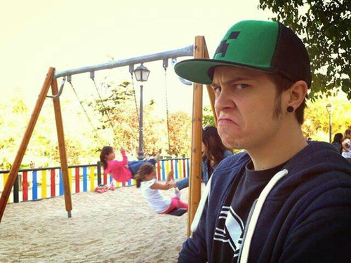 Hola Criaturilla del señor *-* Me llamo Rubian, Pero me llamais Ruben ejem e.e Me encanta elRubius y los gatitos *-* Oh yeah