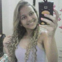 16, capricorniana, corintiana, super saudosista, eu erro, perco a paciência, choro por besteira e dou risada do nada.                       Instagram: mayllafer