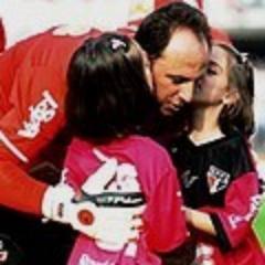 Twitter com a intenção de juntar frases ditas pelo goleiro Rogério Ceni, frases sobre ele, e frases marcantes de outros jogadores do SPFC. Desde: 05/09/10.