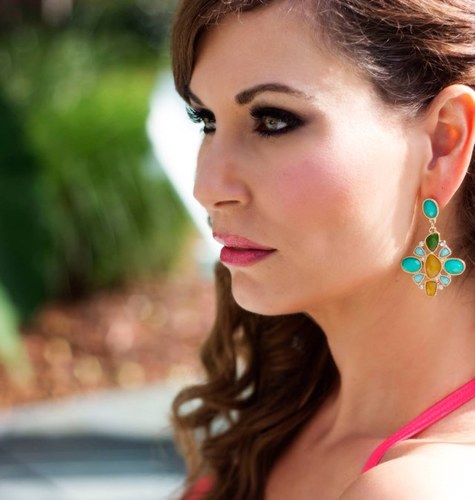 Freelance Makeup Artist, Sales and Marketing Manager, and animal lover, living in Atlanta, GA.