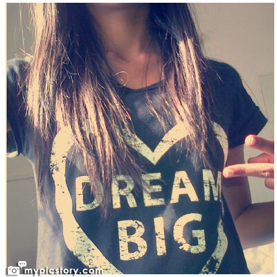 I'm passionate , independant , crazy at times, I'm weird #music. Friends & family are everything to me besides food. 1D follower till I die!  ★Please follow! :)
