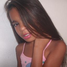Oi sou thayssa sou legal e gosto de fazer muitas amizadas porai adoro se diverti sair dançar ...  (((;