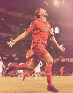 Worships Steven Gerrard.