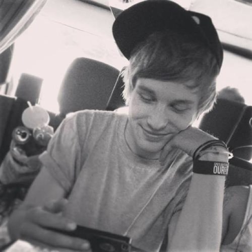 Joe_LooksFamous's profile picture. Music and good times, what else? :) 
@evrybdylooksfms