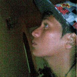 Que levante la mano el que no cree en nadie, y si nadie la sube la subo yo(88)*