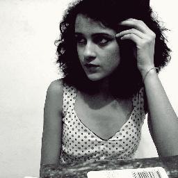 Cantora, poetisa e amante da arte!