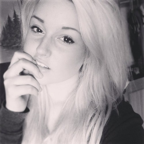 Your a taitey x


 Instagram- @jacquelineanne_x Facebook- jacqueline parker Snapchat- jaxx_x Skype- jaxx_xo