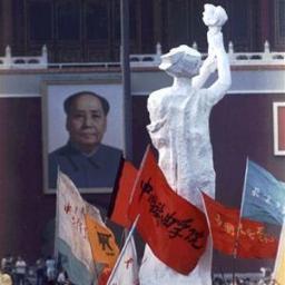 “六四25周年重回天安门”活动号召在2014年6月4日上午10时,万人齐聚天安门,纪念“六四”25周年。backtotiananmen@gmail.com