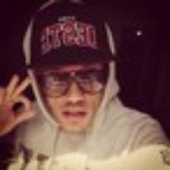 Jajah me ilumina. ∆



             http://t.co/6CIuwNf8jy