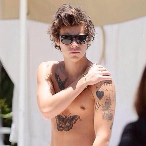 You deserve 5/5 ❤❤❤ Please follow @savvyteutsch and @harryswhoreos ❤❤❤