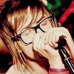 Amor de fã não se explica, se sente. Fã Clube Oficial dedicado ao @pelanzarestart, vocalista e baixista da Banda Restart . Desde 28/12/2010. (@_itsnat)
