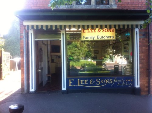 We are a traditional family butchers locted in #EarlsBarton and #Wollaston  #northants purveyor of fresh quality meat,pies and cooked meats.