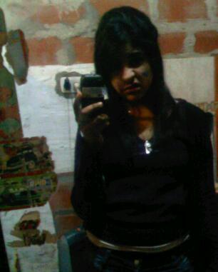 rie mucho,besa despacio,no pienses actua,disfruta, se feliz que la vida es corta APROVECHALA