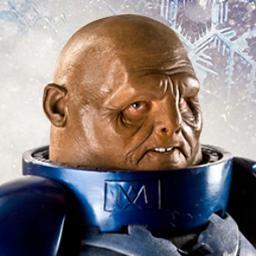 Ex comandante Sontaran. Sirvo al reptil ridícMadame Vastra y a Jenny Flint. El Doctor dice que soy una patata. ¿Quieres una granada?