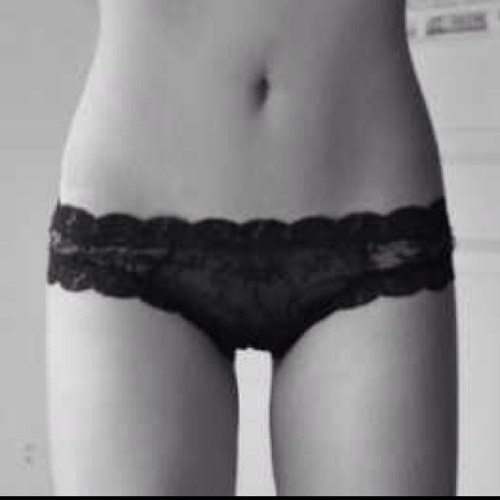 wishing to be skinny.. ♡ broken and depressed. has an eating disorder.