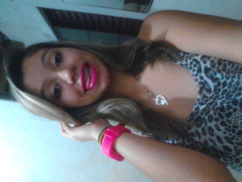 - só quero qe ah feliciidade me acompanhee  *--*