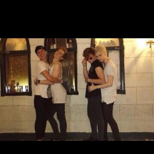 Hey this is a free follow for you! You are a lovely being! 

Main account @cantstopthered
