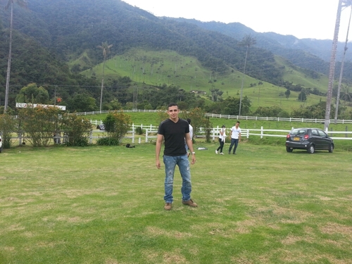 Estudiante de Administracion, aprendriz de la vida, mi motor mi familia, apasionado por mi gran sueño dorado.