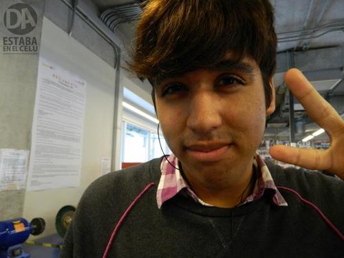 Hola me llamo Javier, tengo 18, vivo en Talcahuano, estudio diseño de ambientes,Me encanta la música asiática, me gusta el baile y eso