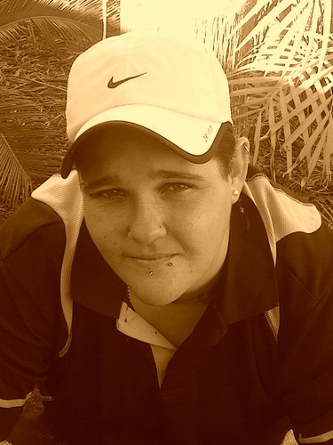 27yrs old, live in mad crib wit my gal shonny, been 2getha nearly 6yrs.. Wishin they can legalize gay marriages in oz.. love u ellen ur the best..