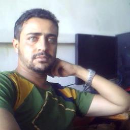 آنآ رَجُلٌ يتَمنّى تمَزيق ذاَلڳ الشَئ الذيَ ينبَض هَبآءآً فَي دآخَليَ , ,,