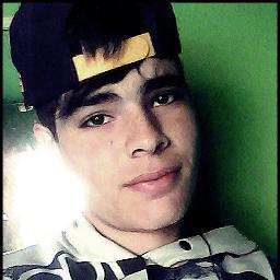 Futebool, skate, internet e fikar de folga  em casa.