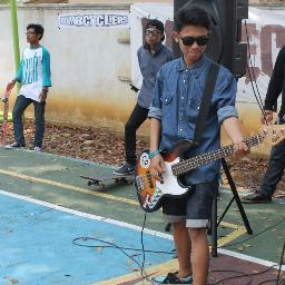skateboarding ╰ɵ───ɵ╯ !!!/ music
 #tetaplahpadasenyummu
@fuckingsunday23