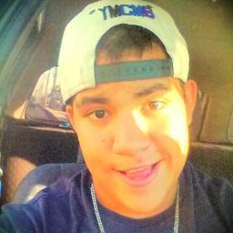 Estudante , 18 anos , malhar , jogar video game , raves . (: